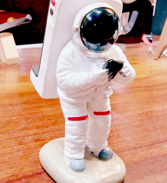 ダルトンの宇宙飛行士さんのスマートフォン立て